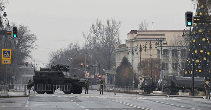 Rusia envía a Kazajistán más de 75 aviones con tropas y equipamiento