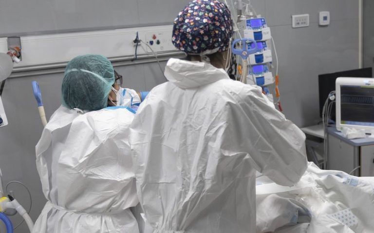 Canarias registra 13 fallecimientos y 677 nuevos casos de COVID-19 en personas de más de 60 años en los últimos tres días