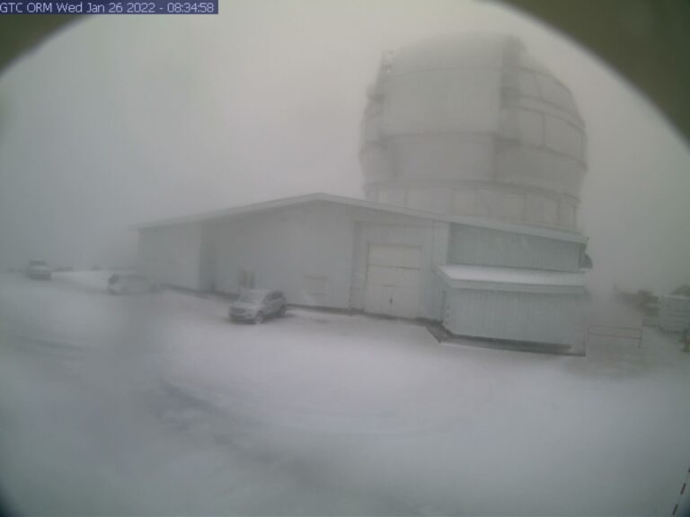 Cumbres nevadas en Tenerife y La Palma