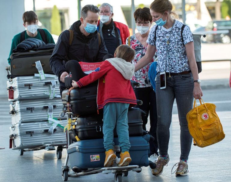 Sanidad reduce a 24 horas la validez de los antígenos para entrar en España
