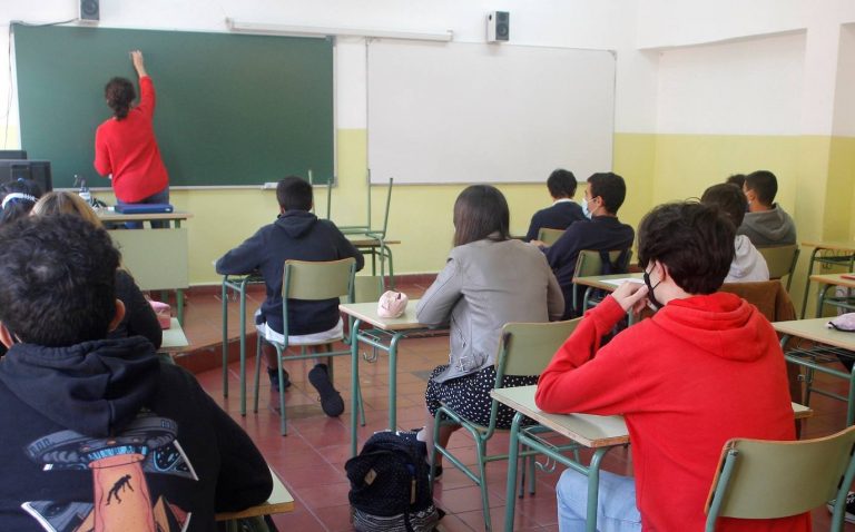 Canarias convoca 695 plazas para maestros este 2022