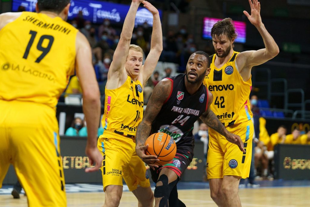 El Lenovo hace suyo el tercer partido y se clasifica para el Top 16 (74-71)