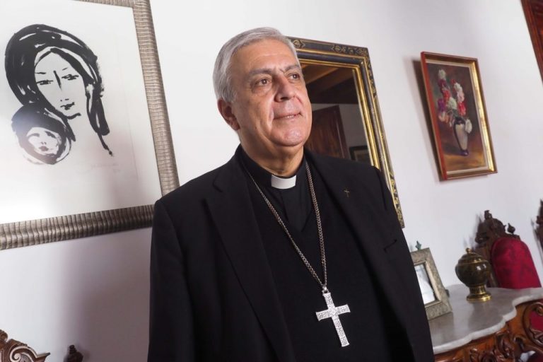 Impulsan mociones en las instituciones canarias para reprobar al obispo de Tenerife