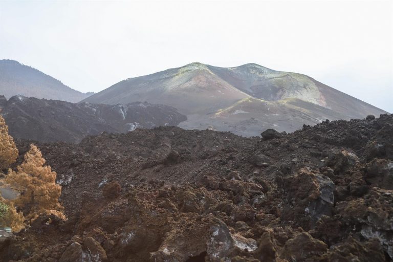Canarias valora en mil millones los daños del volcán de La Palma y espera 24 de la Unión Europea