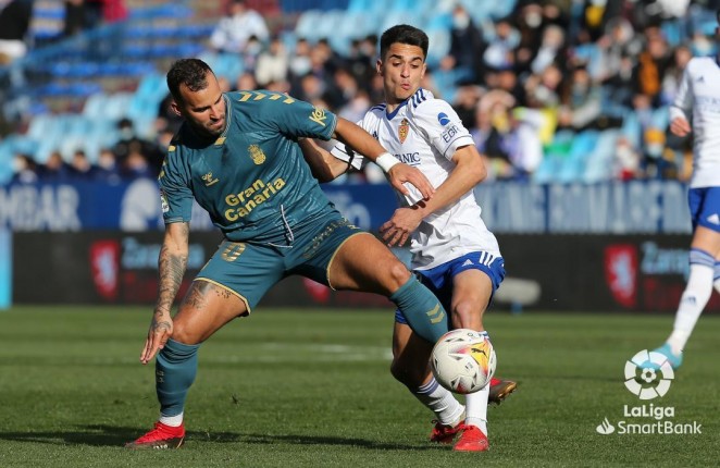 La UD Las Palmas enlazó su segunda derrota en la nueva era técnica de su banquillo. Esta vez en Zaragoza, donde el equipo amarillo tuvo más balón que su rival, pero el mayor acierto rematador del conjunto maño decantó el marcador final (2-1) en La Romareda.