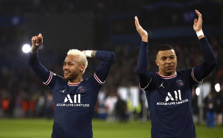 Mbappé da la ventaja al PSG en el tiempo añadido (1-0)