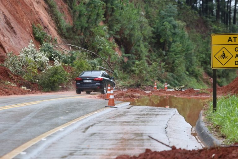 Más de cien muertos y decenas de desaparecidos en las inundaciones en Brasil