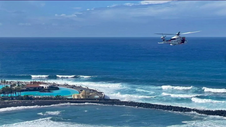 Continúa el operativo de búsqueda de una persona que pudo caer al mar en Puerto de la Cruz