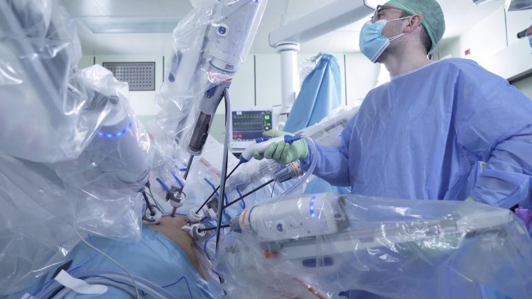 Primeras cirugías en España con un robot quirúrgico de última generación