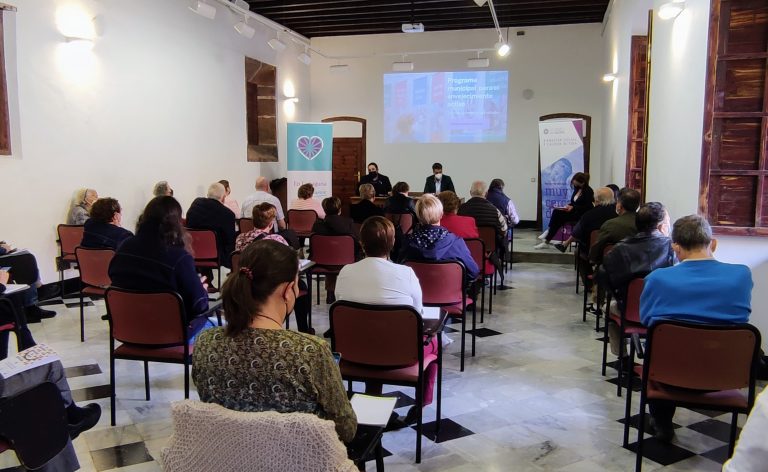 El Consejo de Mayores de La Laguna (Tenerife) pide que las entidades bancarias mantengan la atención presencial