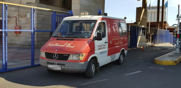 Los equipos de rescate superan una roca y se acercan a la profundidad donde está Rayan