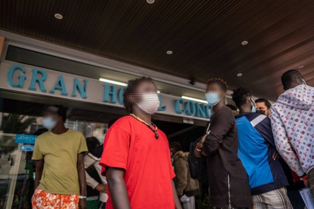 Canarias reivindica ayuda para garantizar la atención a menores migrantes