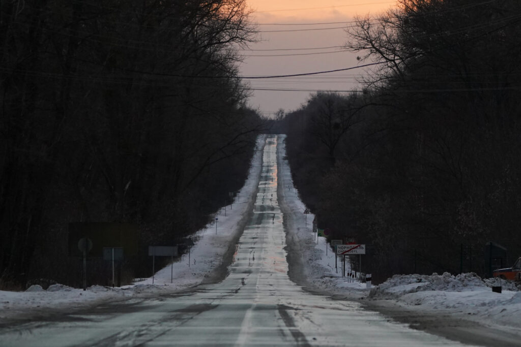 Lukashenko anuncia el envío de "especialistas bielorrusos" para restaurar el suministro eléctrico en Chernóbil