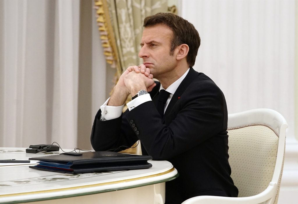 Macron plantea un embargo europeo al petróleo y al carbón ruso tras lo ocurrido en Bucha