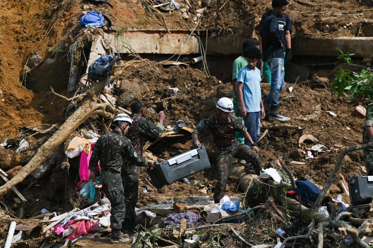 Continúan las tareas de rescate en Petrópolis (Brasil), donde se han registrado al menos 122 fallecidos y más de 200 desaparecidos
