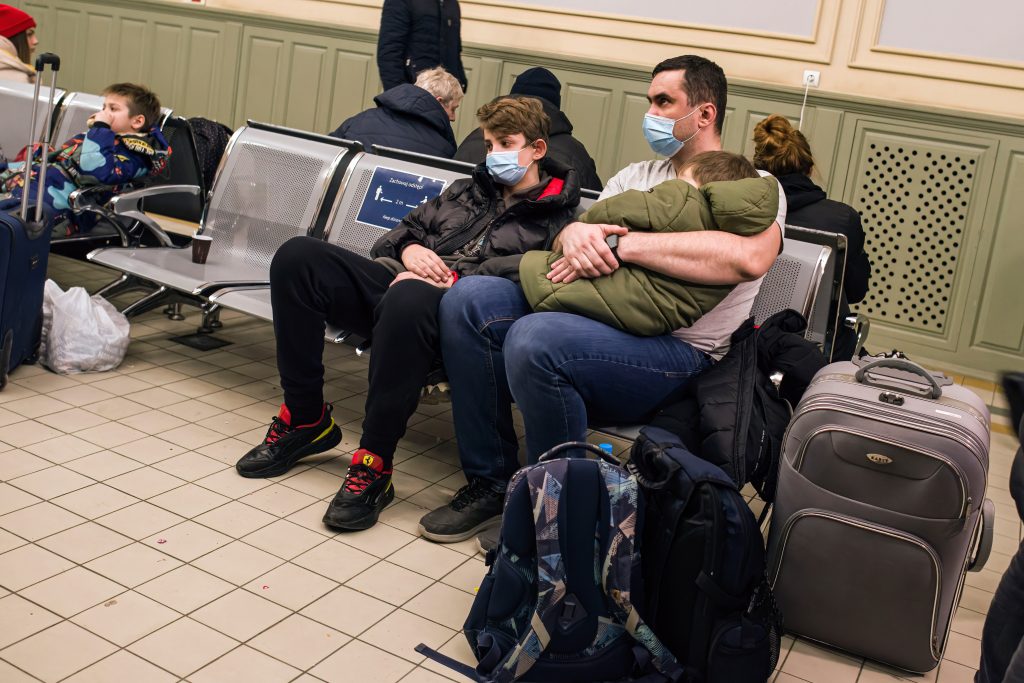 Cerca de 70.000 personas han huido de Ucrania desde que comenzaron los ataques