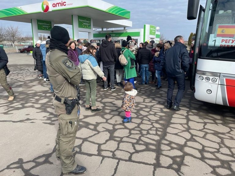 España fleta este lunes un avión desde Polonia para traer a los ciudadanos evacuados de Ucrania