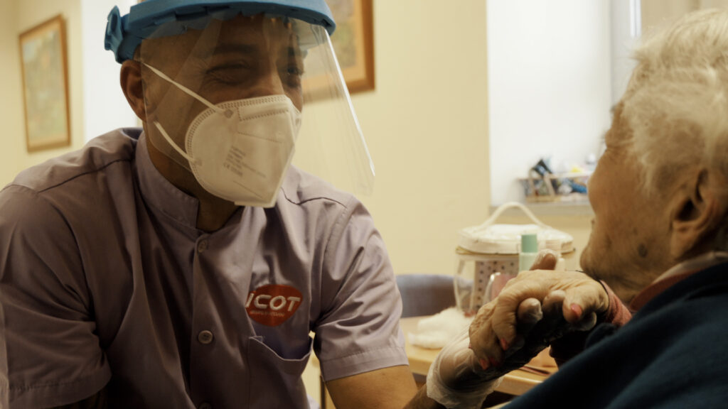 Los retos de una sociedad cada vez más necesitada de cuidados, en ‘Informe Trópico’ 