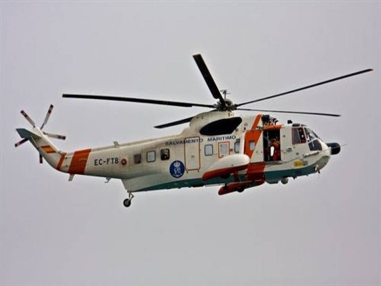 Al menos un muerto y un evacuado al hundirse una neumática en Fuerteventura