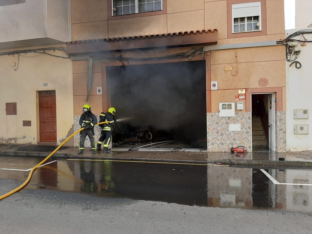 Muere un hombre y tres personas resultan heridas en el incendio declarado en un edificio de Santa Lucía