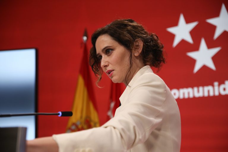 Gobierno y PSOE presionan a Feijóo para que dimita Ayuso tras la imputación de su novio