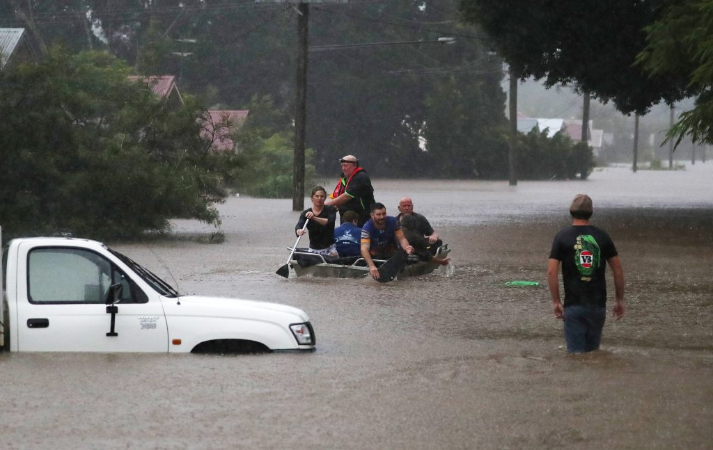 Al menos ocho muertos y 15.000 evacuados por las lluvias en Australia