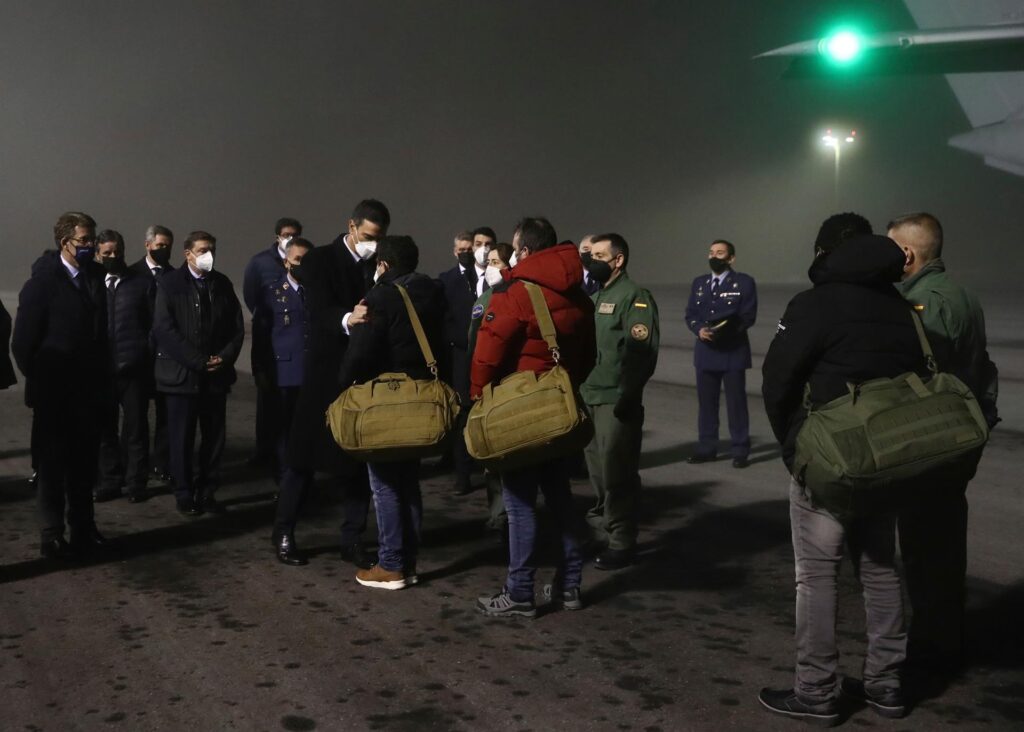 Los tres supervivientes del Pitanxo desembarcaron "abatidos"