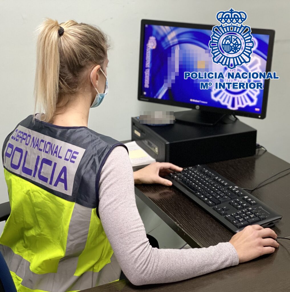 Detenido en Las Palmas un hombre de 50 años por acosar en redes sociales a 7 jóvenes, una menor de edad