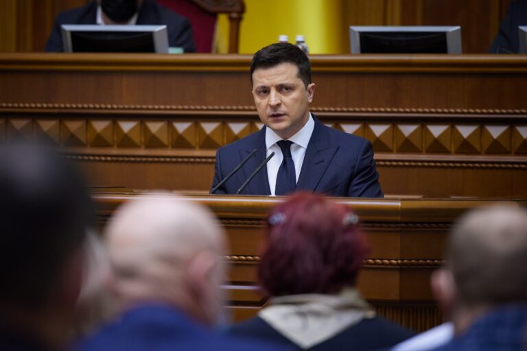 Ucrania rompe relaciones con Rusia