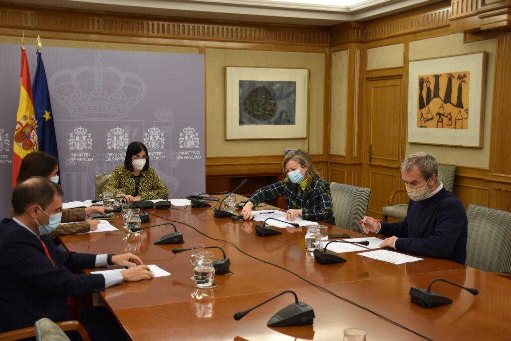 Sanidad y comunidades abordan hoy el fin de la mascarilla en exteriores