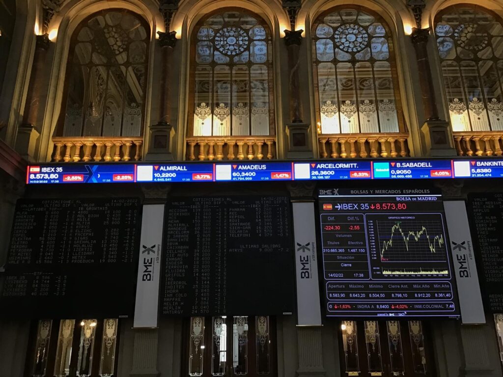 Las bolsas europeas caen con el inicio de la operación militar en Ucrania