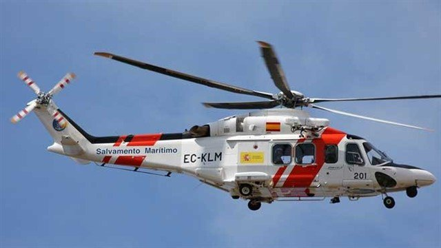 Salvamento Marítimo rescata una patera con 21 personas cerca de la costa de La Santa en Lanzarote