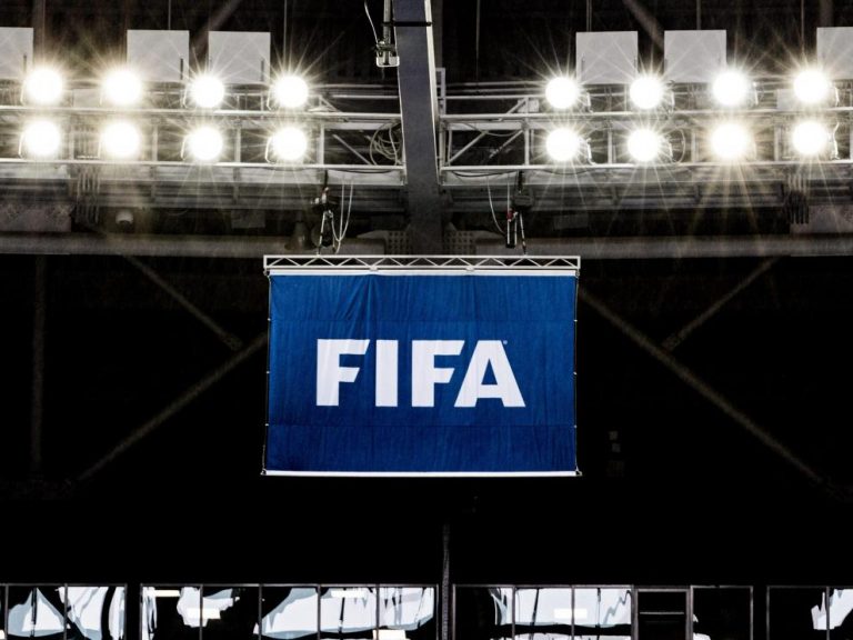 La FIFA y la UEFA suspende a los equipos rusos de sus competiciones