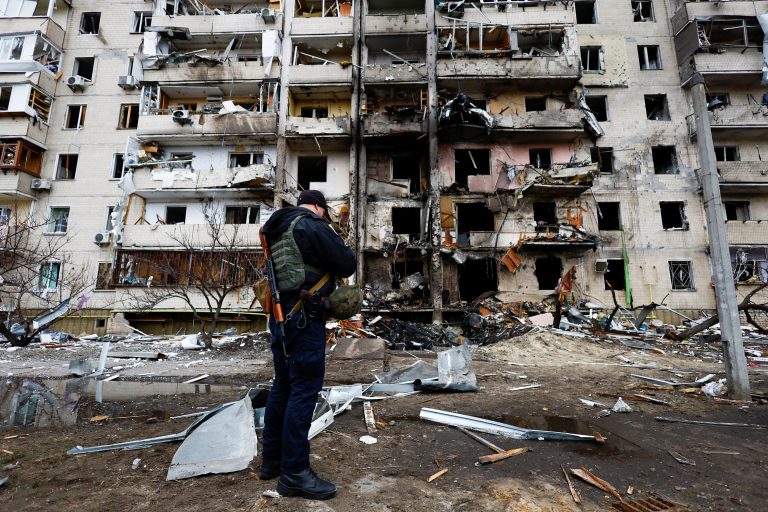 España estudia enviar material defensivo a Ucrania como ha pedido Kiev