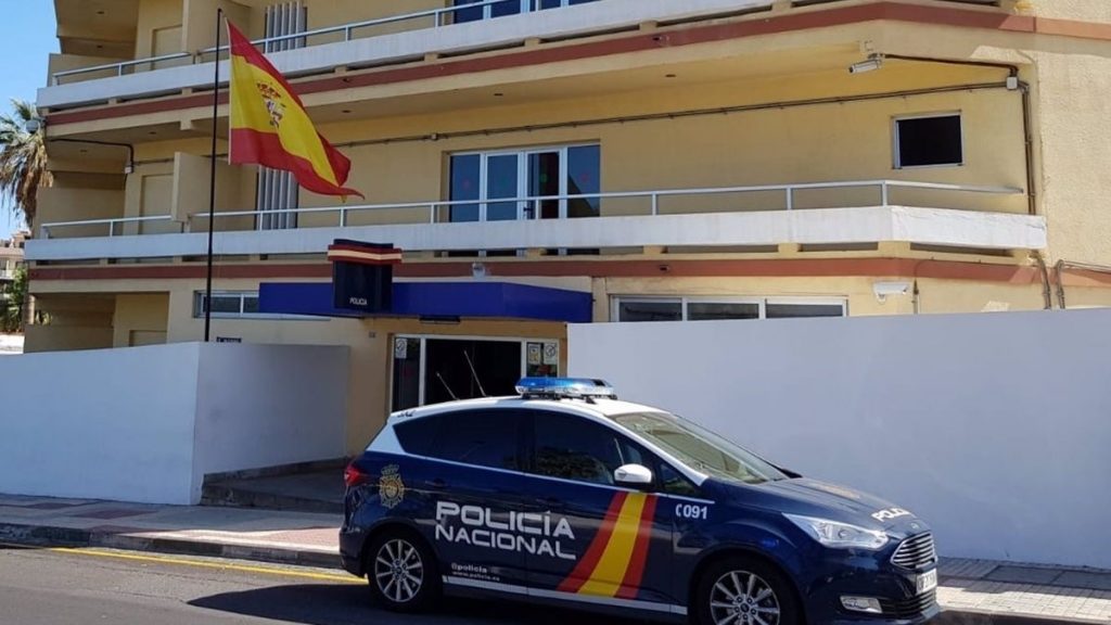Una policía podrá acumular los permisos de maternidad y paternidad por familia monoparental