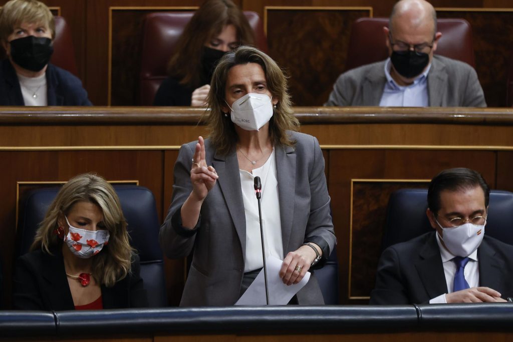 El Gobierno cree que en 3 ó 4 semanas se podrá reducir el precio de la luz