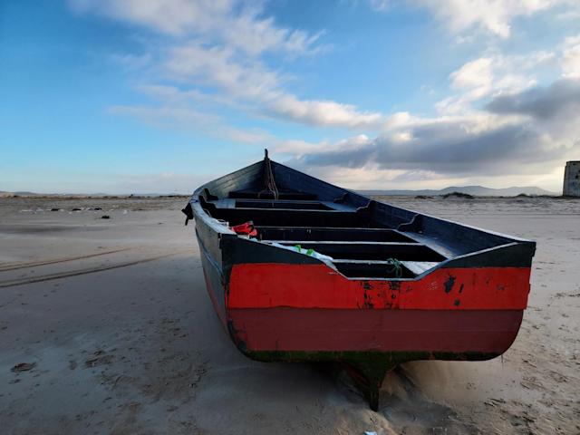 La playa de Gran Tarajal reabre y es apta para el baño