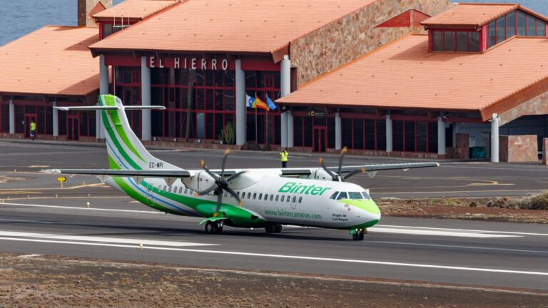 Óscar Puente celebra cifras récord en el aeropuerto de El Hierro sin casi cancelaciones