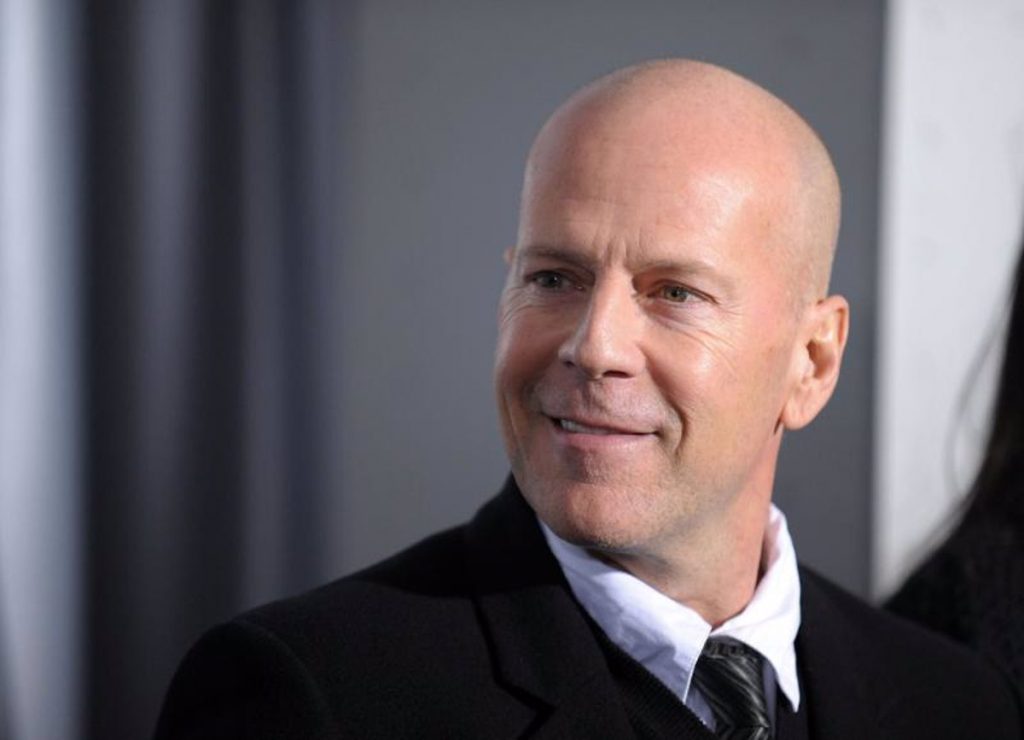 La familia de Bruce Willis anuncia que el actor deja temporalmente la actuación al padecer un trastorno del lenguaje