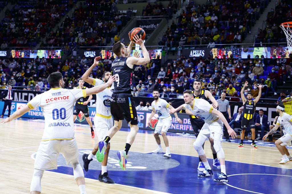 Huertas lidera el triunfo del Tenerife frente al Monbus Obradoiro (86-83)