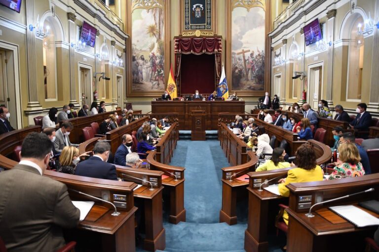 Los grupos que apoyan al Gobierno avalan su gestión, pero discrepan sobre el Sáhara