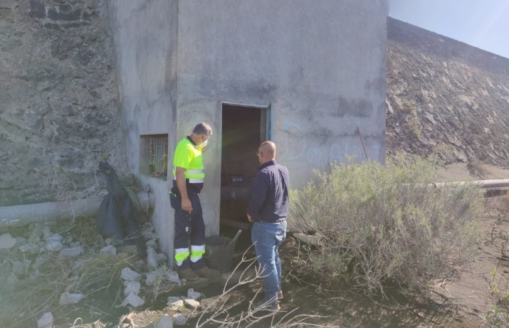 Comienza a recuperarse el servicio de agua en el barrio de Las Manchas