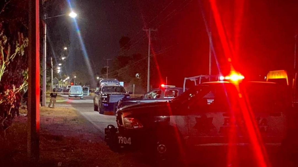 Localizan una camioneta con siete cuerpos calcinados en México