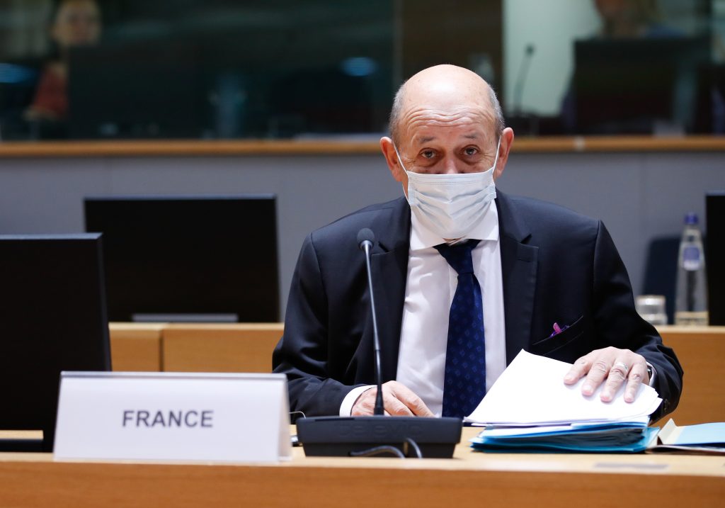 El ministro de Asuntos Exteriores francés, Jean-Yves Le Drian, ha anunciado que la UE activará este mismo domingo un nuevo paquete de sanciones contra Rusia en respuesta a la invasión de Ucrania.