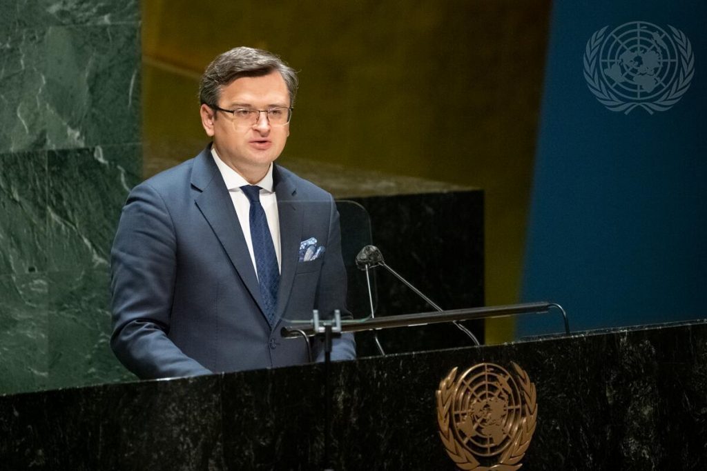 HANDOUT - 23 February 2022, US, New York: Ukrainian Minister for Foreign Affairs Dmytro Kuleba addresses the United Nations General Assembly plenary meeting on the situation in the temporarily occupied territories of Ukraine. Photo: Evan Schneider/UN Photo/dpa - (Foto de archivo 23/2/2022)