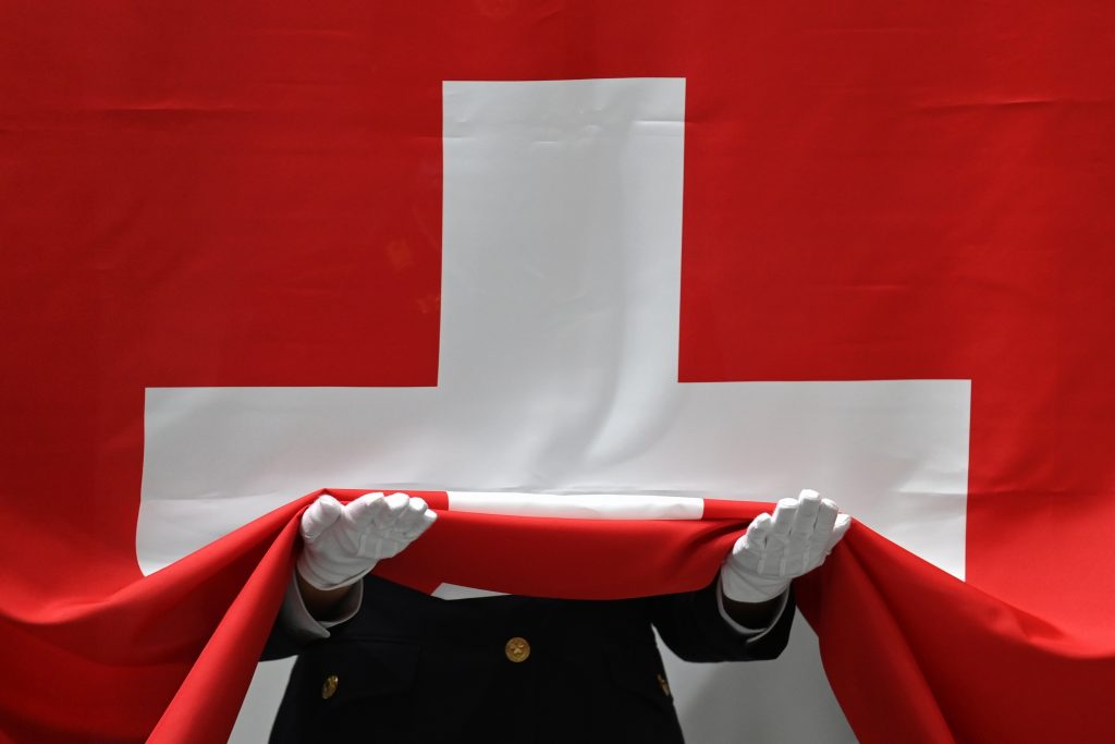 Bandera de Suiza RAMIL SITDIKOV / SPUTNIK / CONTACTOPHOTO 25/2/2022