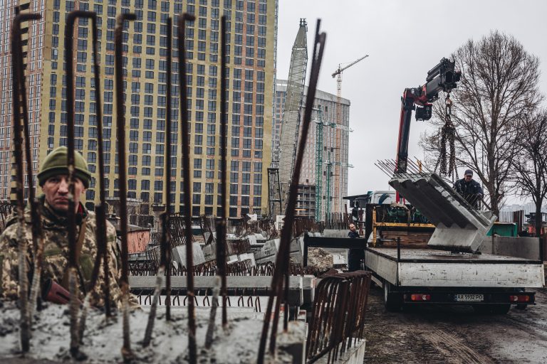 Ucrania lanza una contraofensiva contra las fuerzas rusas en Kiev