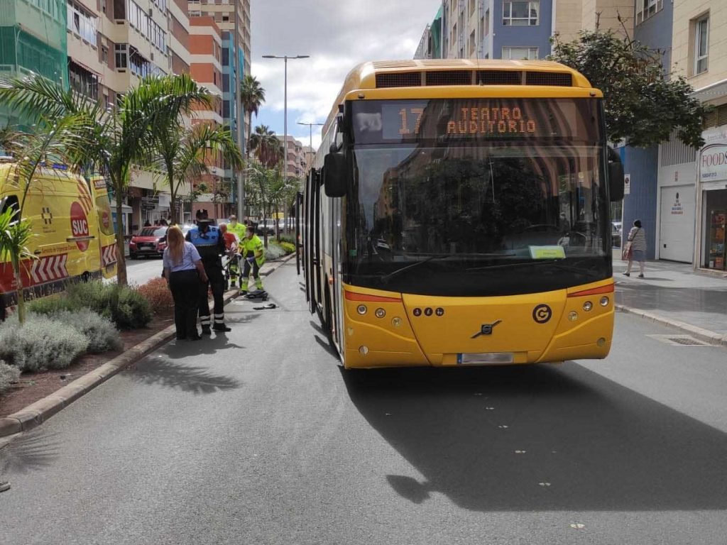 Herido grave al ser atropellado por una guagua en Gran Canaria