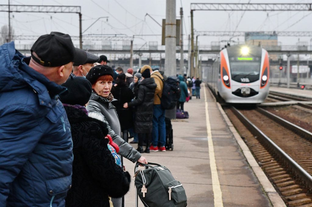 España recomienda a sus ciudadanos que abandonen Rusia por los medios comerciales "aún disponibles"