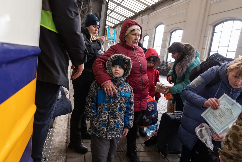 Situación de los refugiados en la estación de tren de Lviv, Ucrania